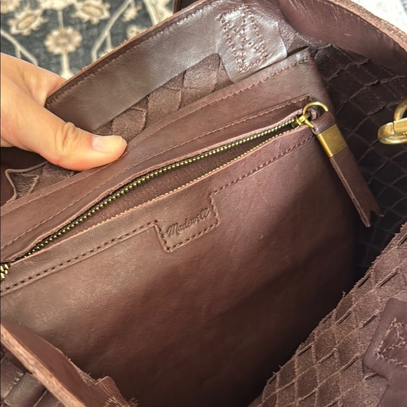 Elegant Brown Woven Leather Tote Bag - Picture 2 of 4
